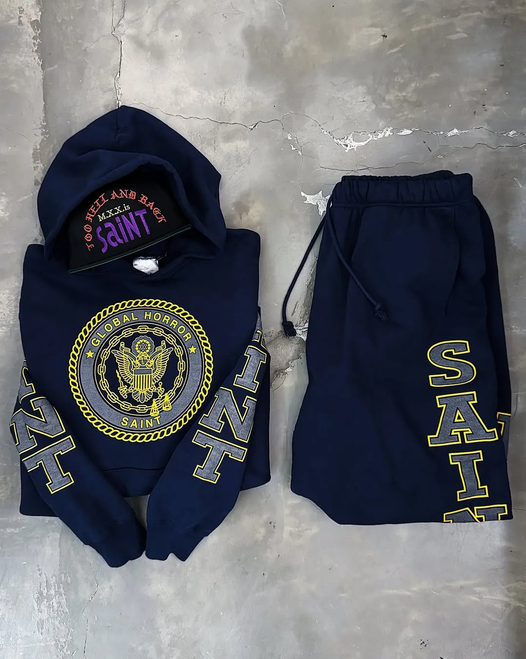 SAINT Mxxxxxx SWEAT PANTS/SAINT/NVY Reflective SAINT sweatpants Blue S-XL Original mold opening Loose tailoring Four needles and six lines boneless technology Top printing technology 3M reflective paste The best reflective effect in the industry Correct version Original consistent main mark/wash mark/cherub anti-counterfeiting